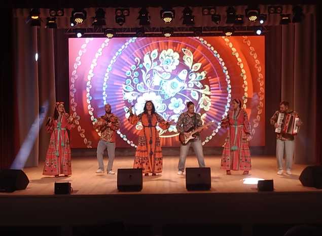 Ансамбль «Злато-Серебро» выступил в Наровчате